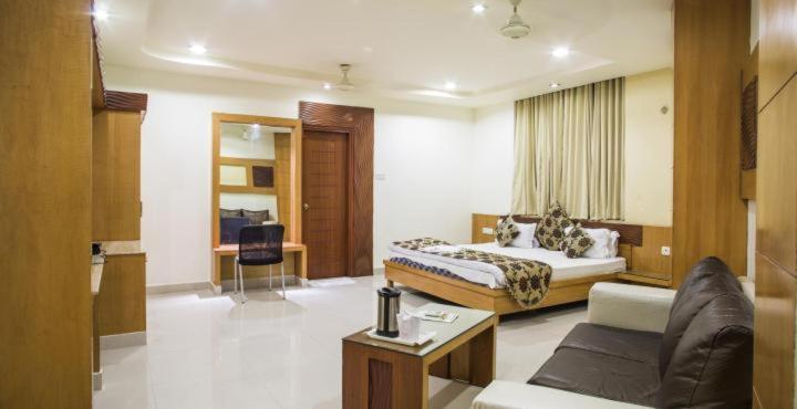 Hotel Mandakini Plaza Kanpur Dış mekan fotoğraf