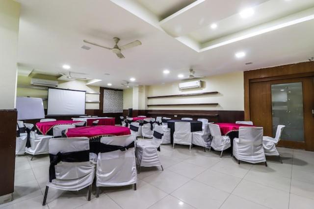 Hotel Mandakini Plaza Kanpur Dış mekan fotoğraf