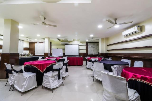 Hotel Mandakini Plaza Kanpur Dış mekan fotoğraf