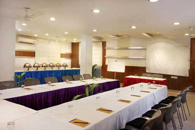 Hotel Mandakini Plaza Kanpur Konforlar fotoğraf